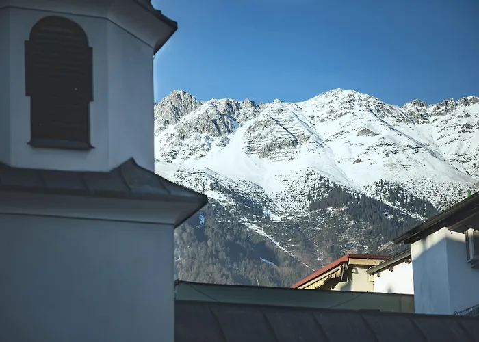 Basic Downtown Apartment *