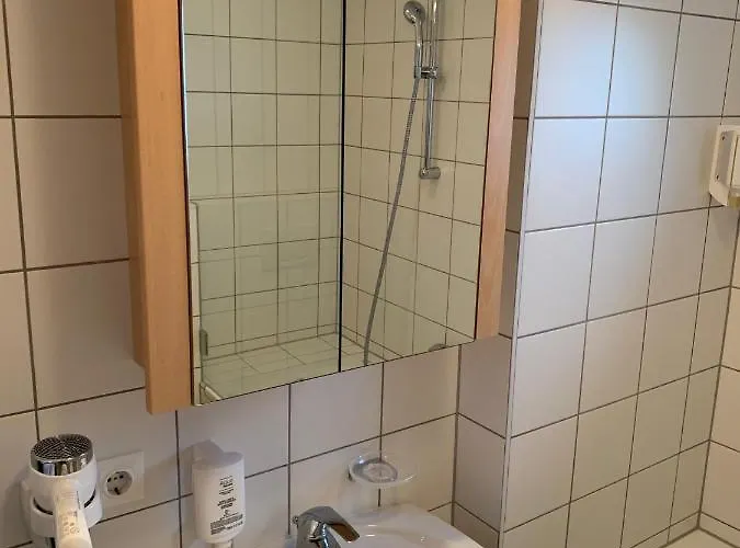 Basic Downtown Apartment *